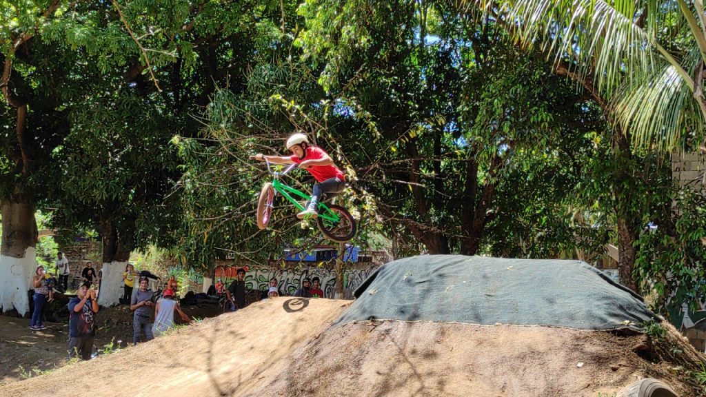 BMX: La primera competencia de Dirt Jump en El Salvador